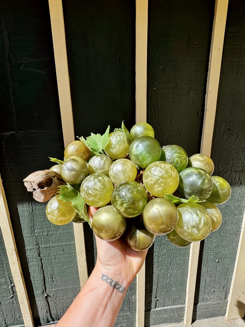 Mid Century Vintage Green Lucite Grapes - Picture 6 of 12